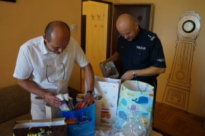Przekazanie prezentów podopiecznym Domu Dziecka w Sarnowie
