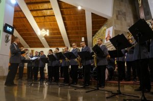 Koncert policyjnej orkiestry na obchodach Święta Niepodległości